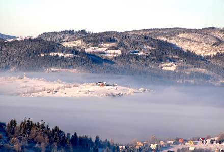 Zimowe pejzaże z mgłą