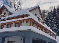 Dom zewnętrzny widok zimowy