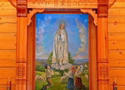 Obraz Matki Bożej Fatimskiej namalowany przez Iwonę Konarzewską na wzór obrazu Jana Wałacha