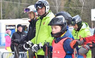 Prezydent RP w towarzystwie narciarzy w Istebnej