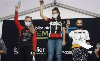 Wielki finał Bike Atelier MTB Maratonu w Dąbrowie Górniczej; na podium:W kategori k3 pierwsze Agnieszka Sitarek, druga Anna Kaczmarzyk, trzecia Anna Fialkiewicz; klasyfikacja generalna cyklu