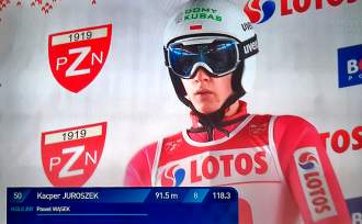Kacper Juroszek na belce startowej konkursu indywidualnego - foto z ekranu TV