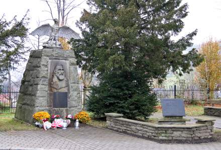 Pomnik Pawła Stalmacha w parku w Istebnej