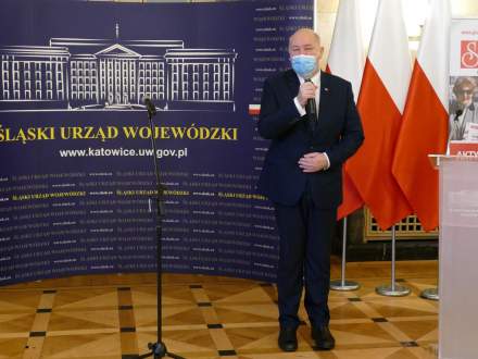 Wicewojewoda Jan Chrząszcz przemawia podczas podczas Konkursu na Najaktywniejszego Seniora i Najaktywniejszą Seniorkę w województwie śląskim.