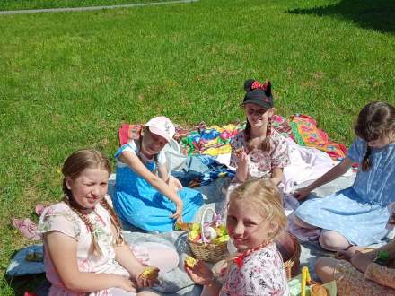 Dziewczęta na pikniku