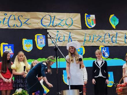 Fotorelacja z uroczystości Dnia Patrona w Zespole Szkolno-Przedszkolnym w Istebnej