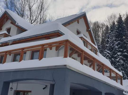 Dom zewnętrzny widok zimowy
